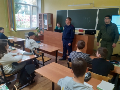 Сотрудники Суворовского межрайонного следственного отдела провели учебно-профилактическое занятие со школьниками